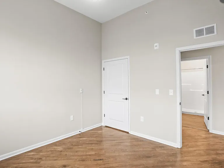 Lombard Commons — Photo 16