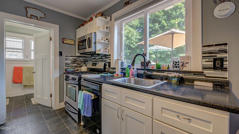 5th image of 117 Forest Street