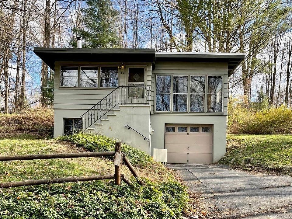 1st image of 17 Hillcrest Dr