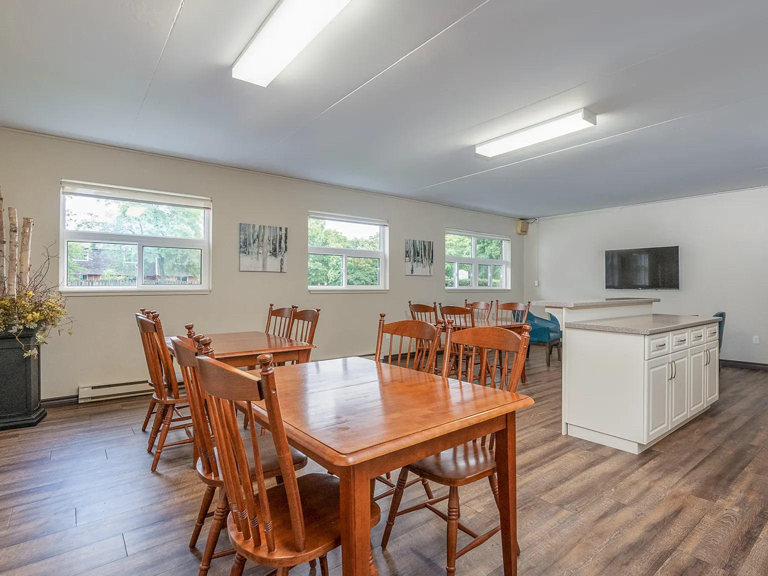 Applewood Apartments — Photo 1
