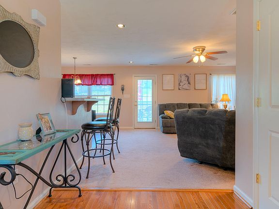 4th image of 6403 Graystone Dr