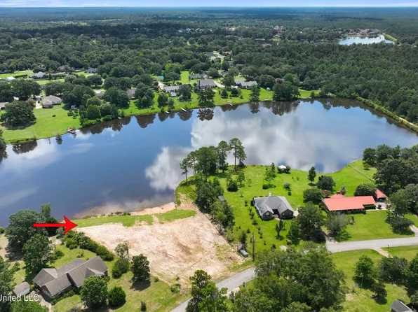 18464 Deer Dr, Saucier, MS 39574