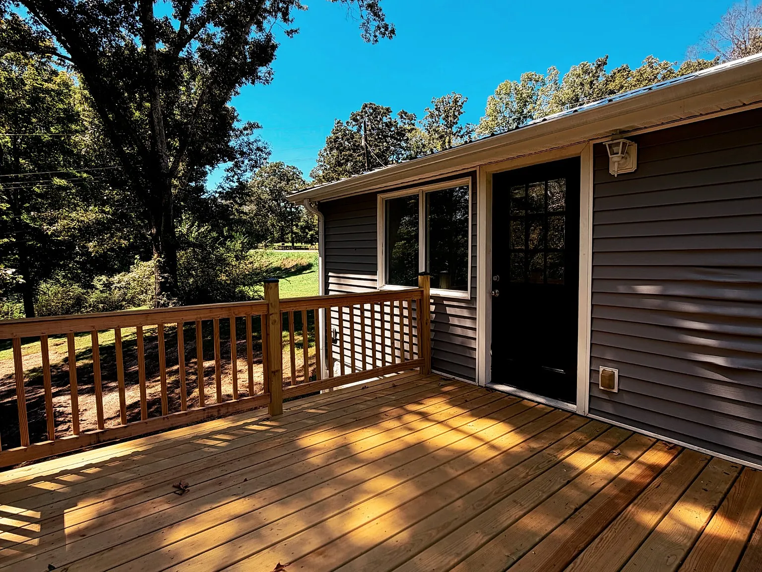 3 bed, 1.0 bath, 1420 sqft, $2,500 — Photo 2