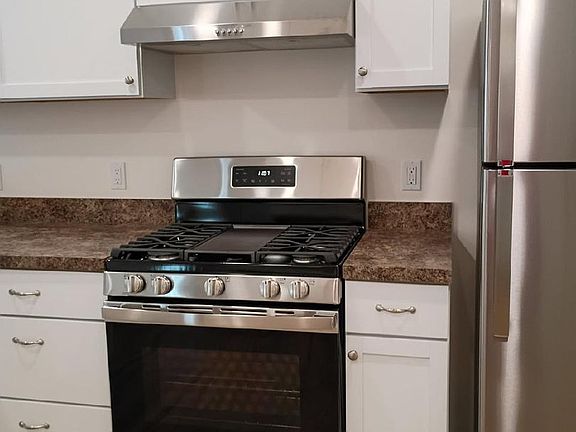 4th image of 808 Sherman St
