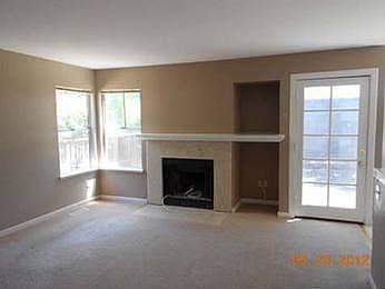 4th image of 220 Camelot Dr