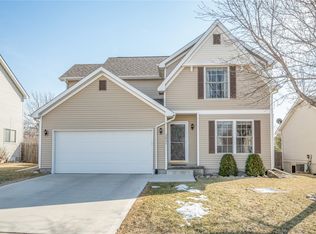 3631 Brook Ridge Ct, Des Moines, IA 50317
