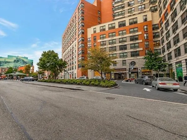 102 Christopher Columbus Drive image 15 of 22