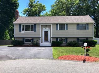 5 Samoset Cir, Medway, MA 02053