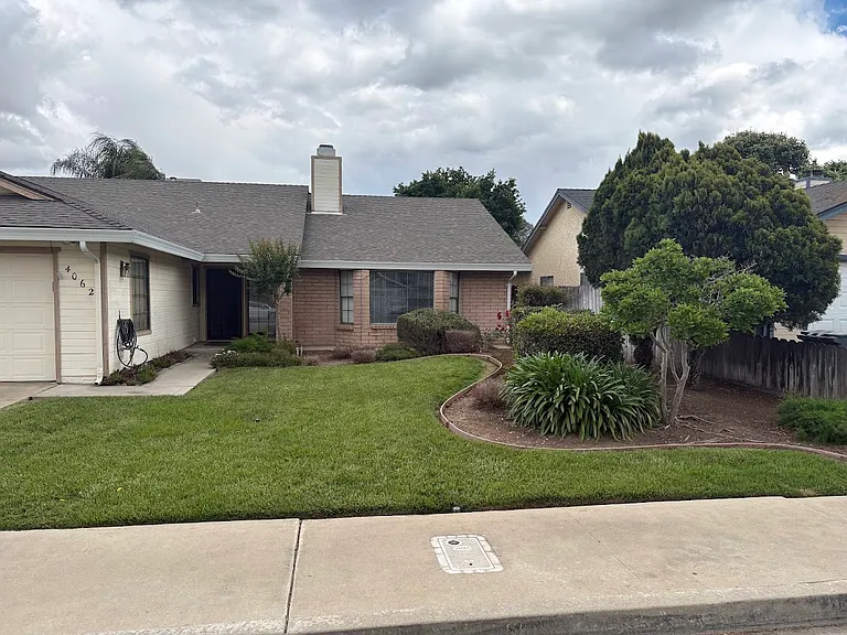 4062 Glendale Ct — Photo 2