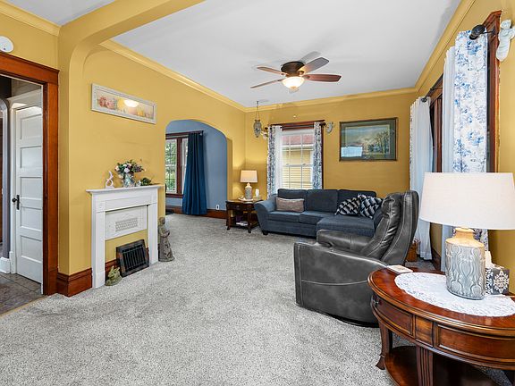 2nd image of 1537 43rd St