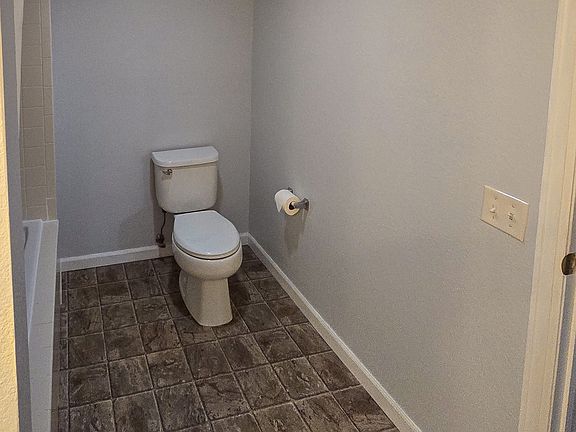 5th image of 4545 Wheaton Dr Unit D130