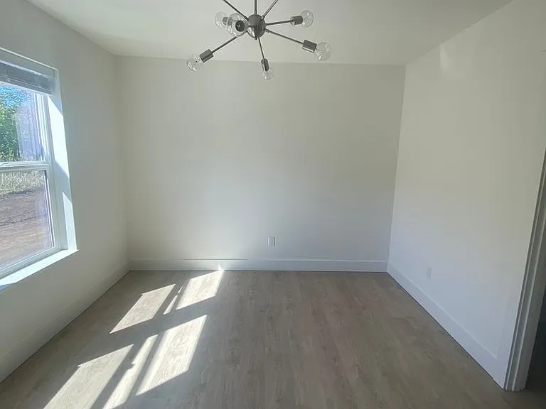 2305 E 9th St — Photo 15