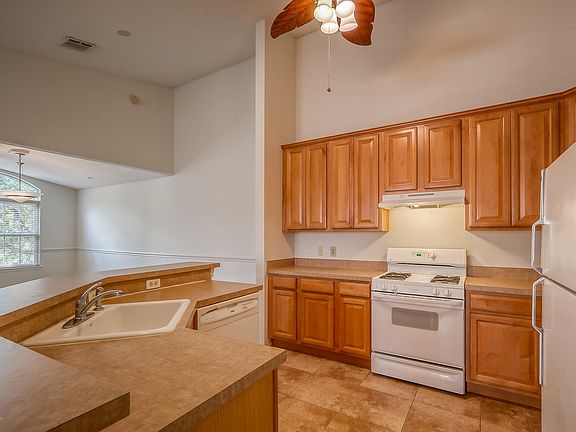 3rd image of 13810 SUTTON PARK Drive #1320