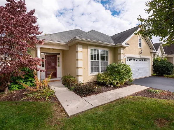 1905 Alexander Dr, Macungie, PA 18062