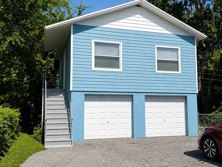 1954 Burkholder Cir E #B — Photo 4