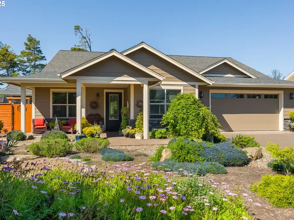 88090 Lake Point Dr, Anytown, OR 97439