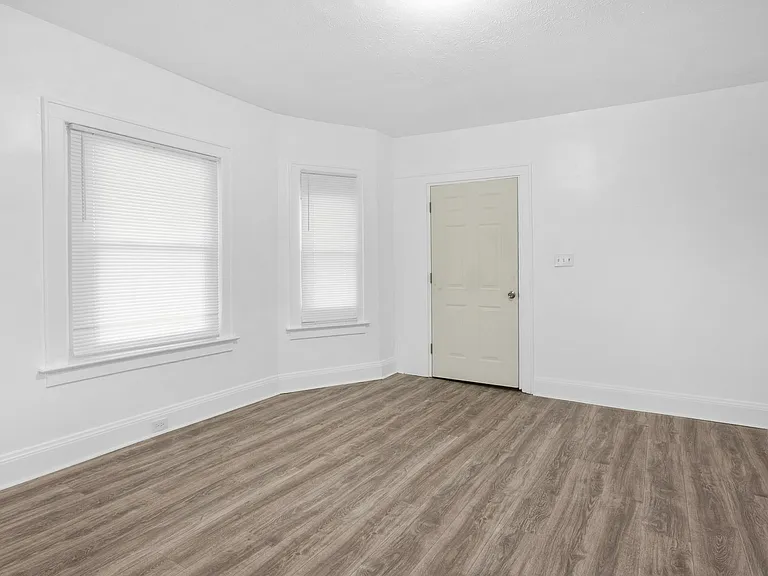 13500 3rd Ave #B — Photo 6