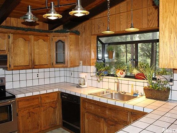 3rd image of 3141 Castlewood Cir