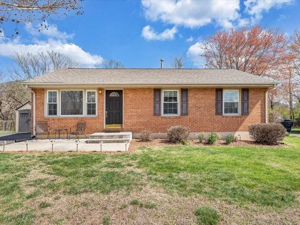 4755 Golfview Dr NE, Roanoke, VA 24019
