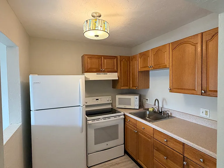 2960 Cynthia Ln — Photo 8