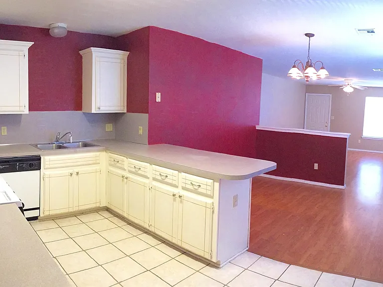 214 W Dewey St — Photo 3