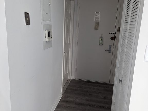 2nd image of 179 Grand St APT 3D