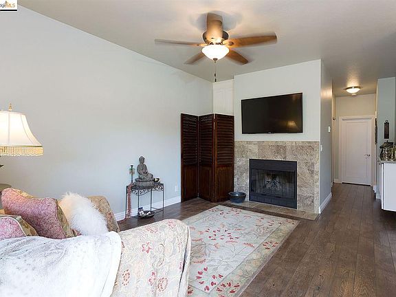 4th image of 155 Shoreline Ct