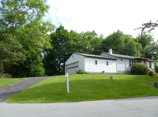33 Holt Rd, Hyde Park, NY 12538