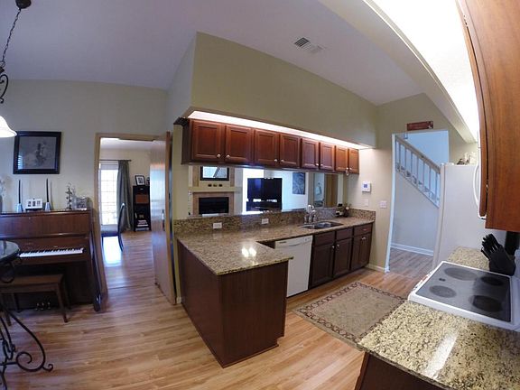 4th image of 905 Lawton Ct