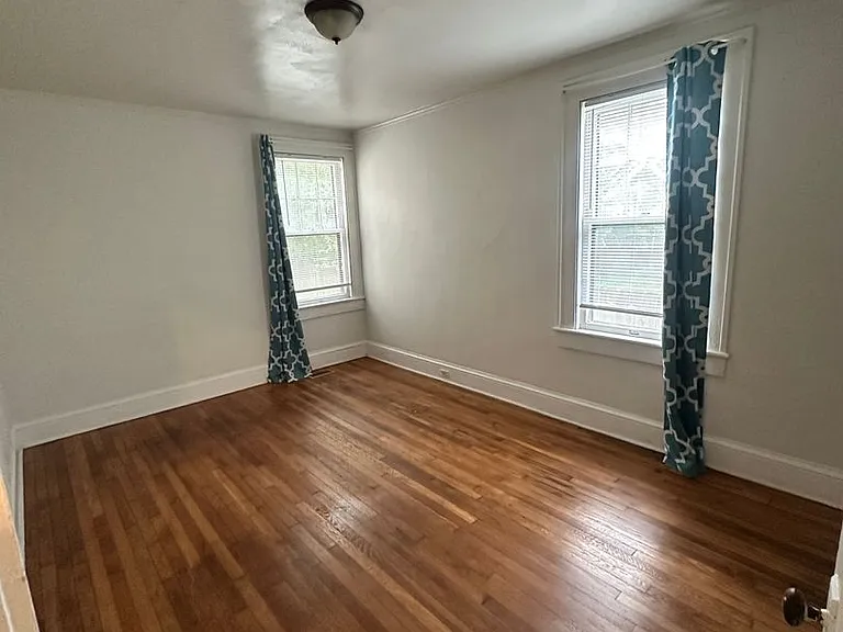 527 Maryland Ave — Photo 12