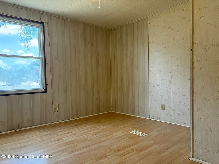 126 Vanguard Cir — Photo 9