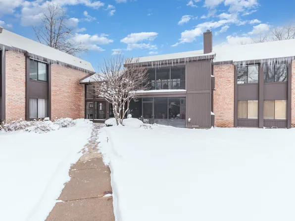 740 Saint Andrews Ln APT 21, Crystal Lake, IL 60014