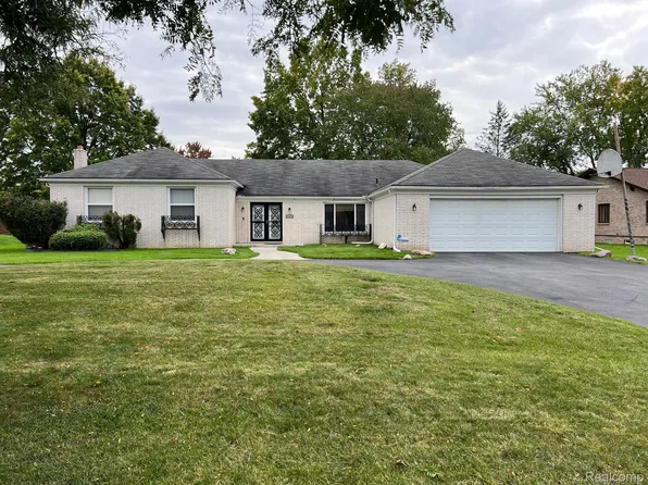 23191 Coventry Woods Ln, Southfield, MI 48034