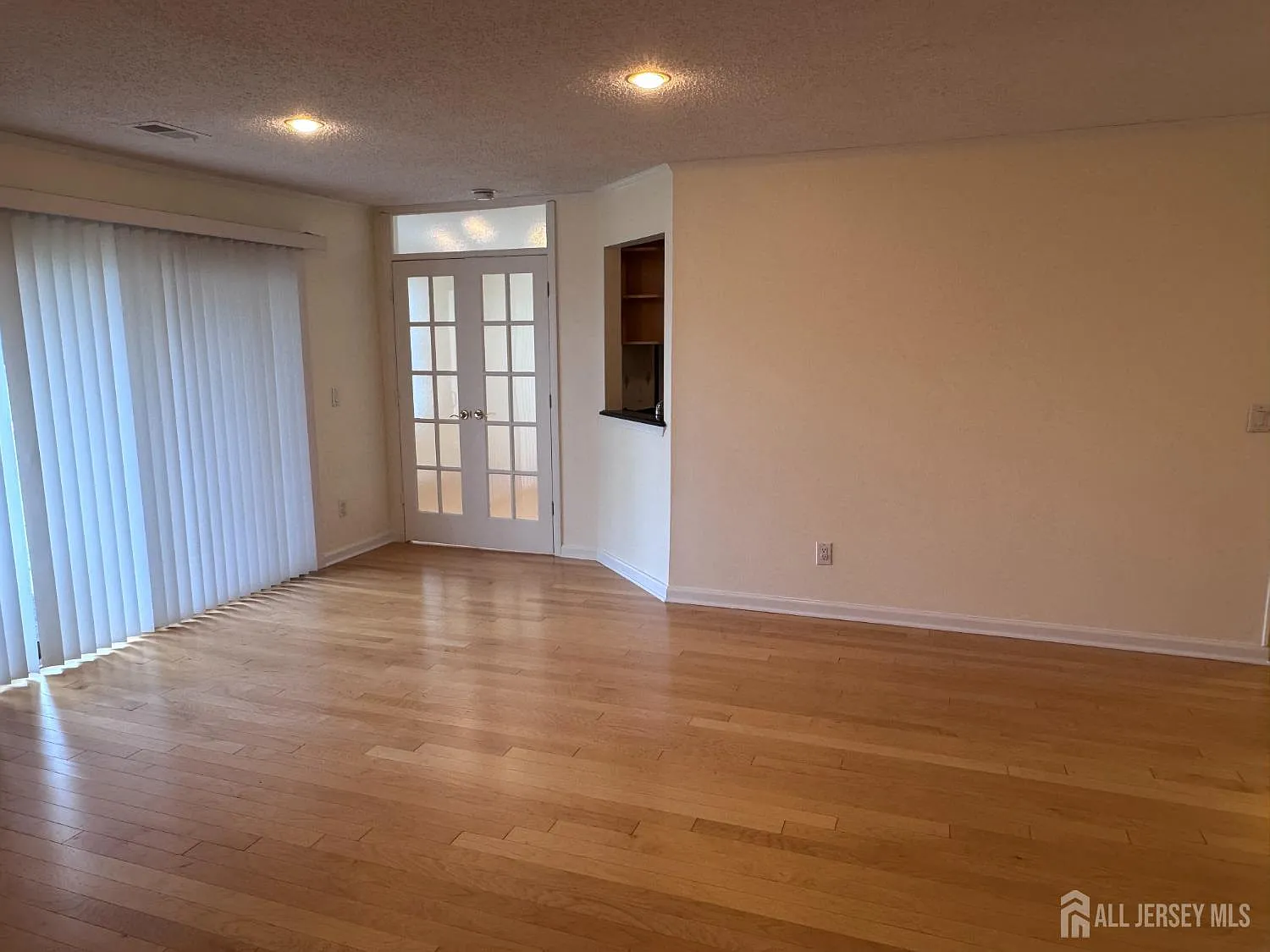 3 bed, 2.0 bath, 1158 sqft, $2,900 — Photo 1
