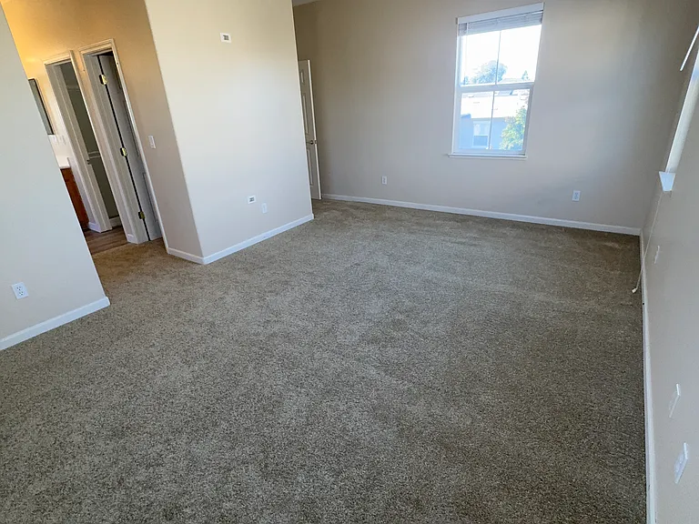 1084 Cottage Ln — Photo 30