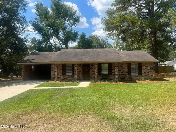 615 Franklin St, Newhebron, MS 39140