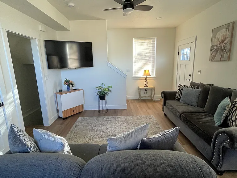 2233 Jefferson Ave #4 — Photo 9