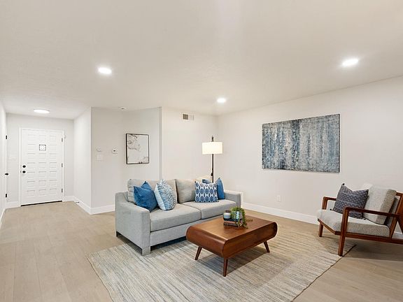 5th image of 10465 Rugby Ct