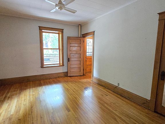 5th image of 1311 Yale Pl APT 18