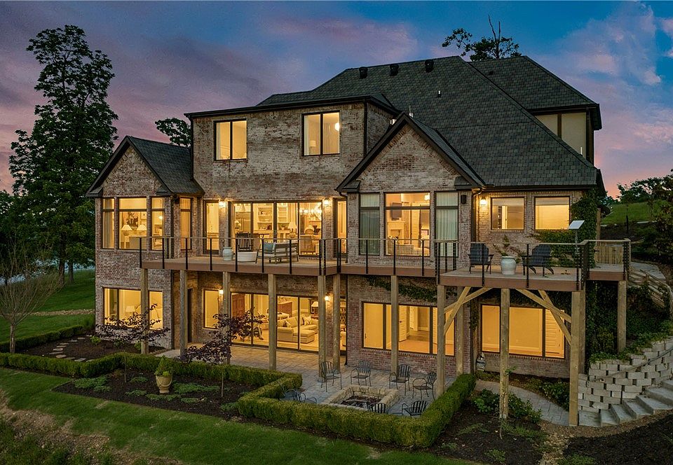 2nd image of 8919 Castleberry Way