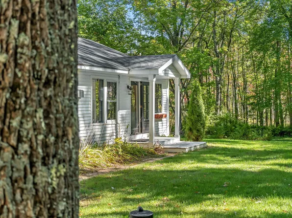 541 Camden Road, Hope, ME 04847