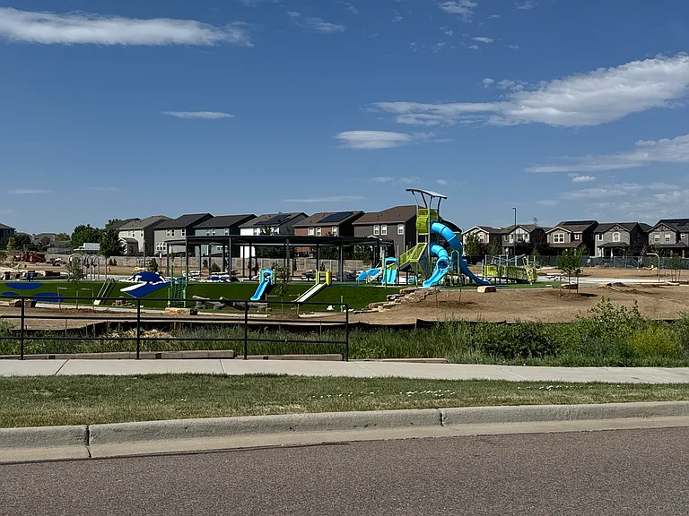 Denver Park with playground, 9 minutes walking or a 2 minute drive
