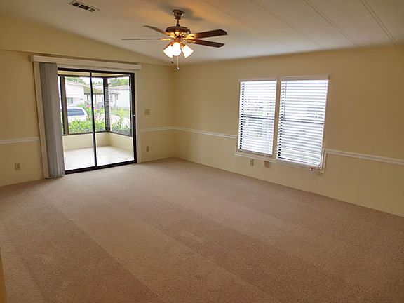 3rd image of 2213 Parkland Dr