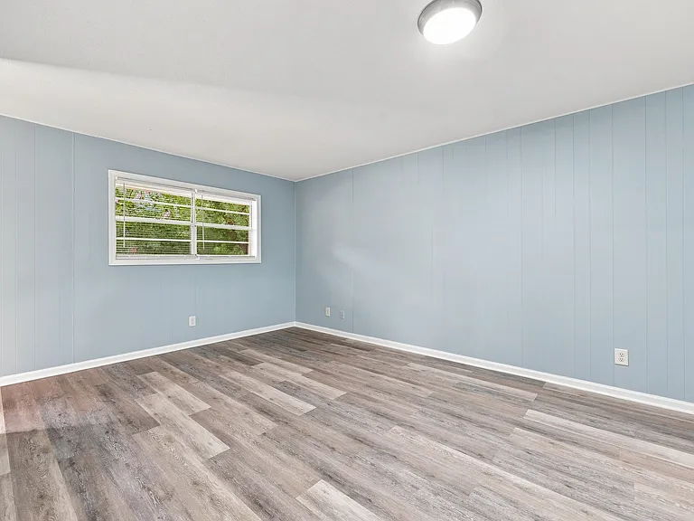 Little Creek Apartments — Photo 10