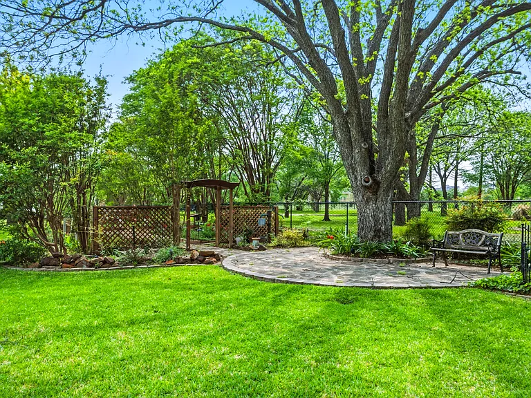 265 E Dove Rd — Photo 48