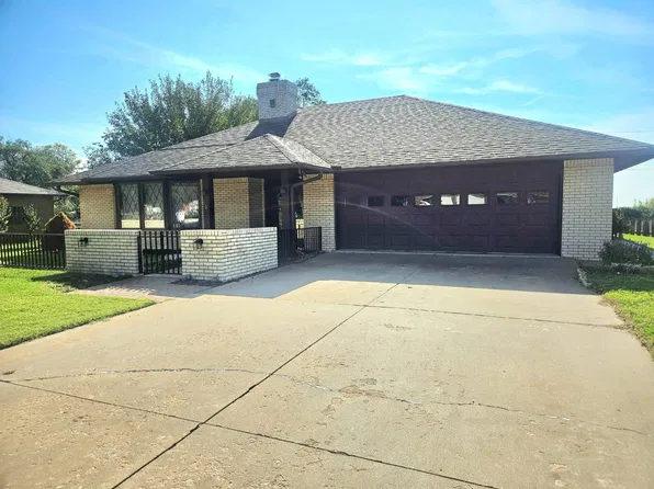 609 Holmes St, Kiowa, KS 67070