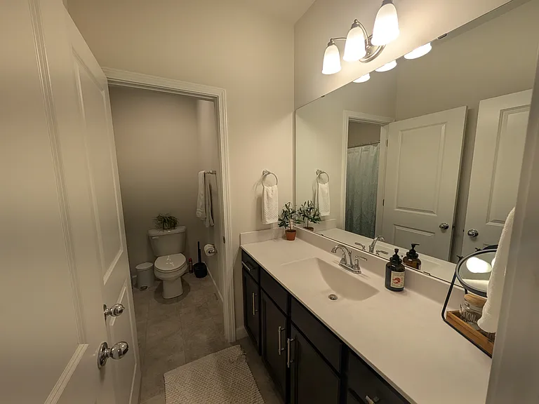 200 Bridge Point Dr — Photo 12