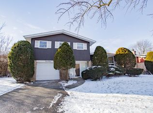 201 Valley View Dr, Wilmette, IL