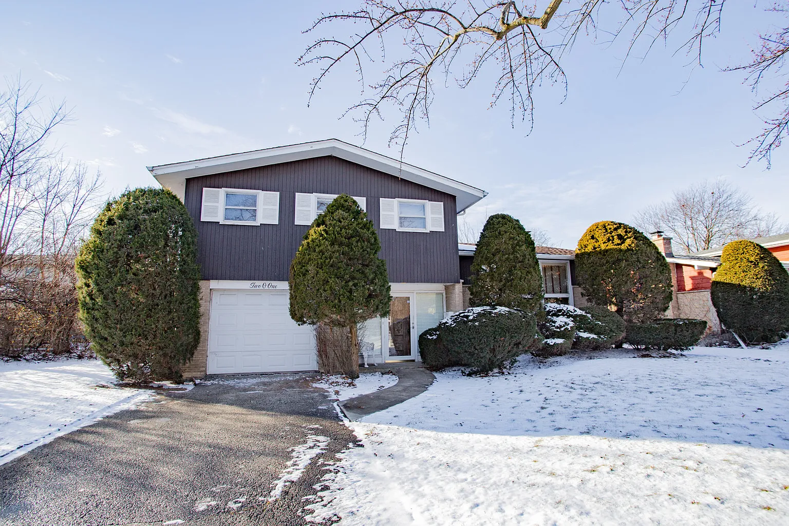 201 Valley View Dr photo 1