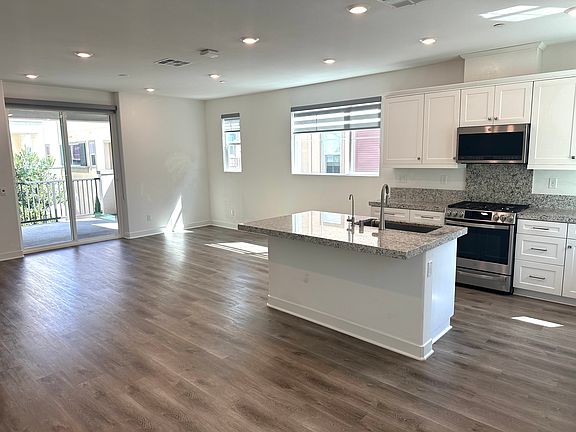 3rd image of 1517 Saint Simon Cir #D